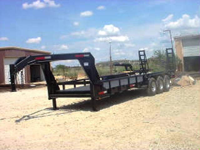 2020 CM TRAILERS 83X24 LOW BOY TRI-AXLE GOOSENECK in Ennis, TX