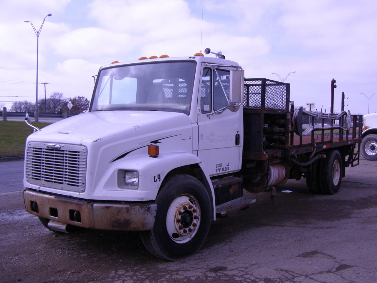 2001 FREIGHTLINER FL70 in Dallas, TX