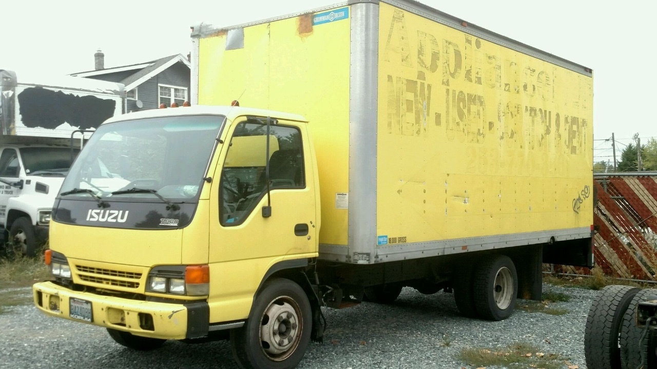 2002 ISUZU NPR in Lakewood, WA