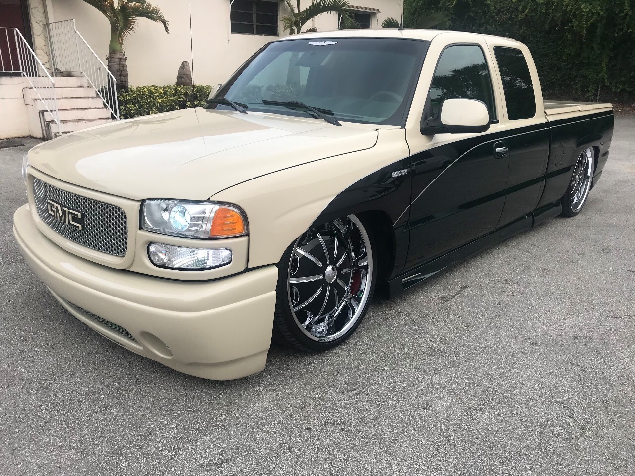 2001 GMC SIERRA in Miami, FL