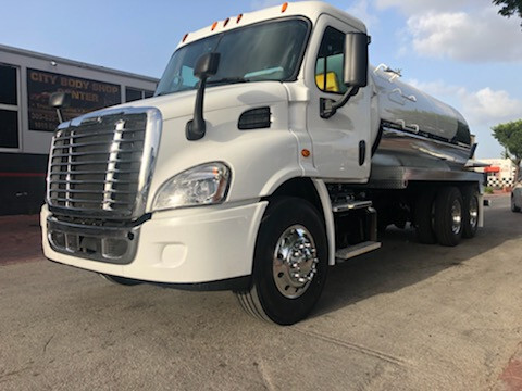 2015 FREIGHTLINER CASCADIA in Miami, FL