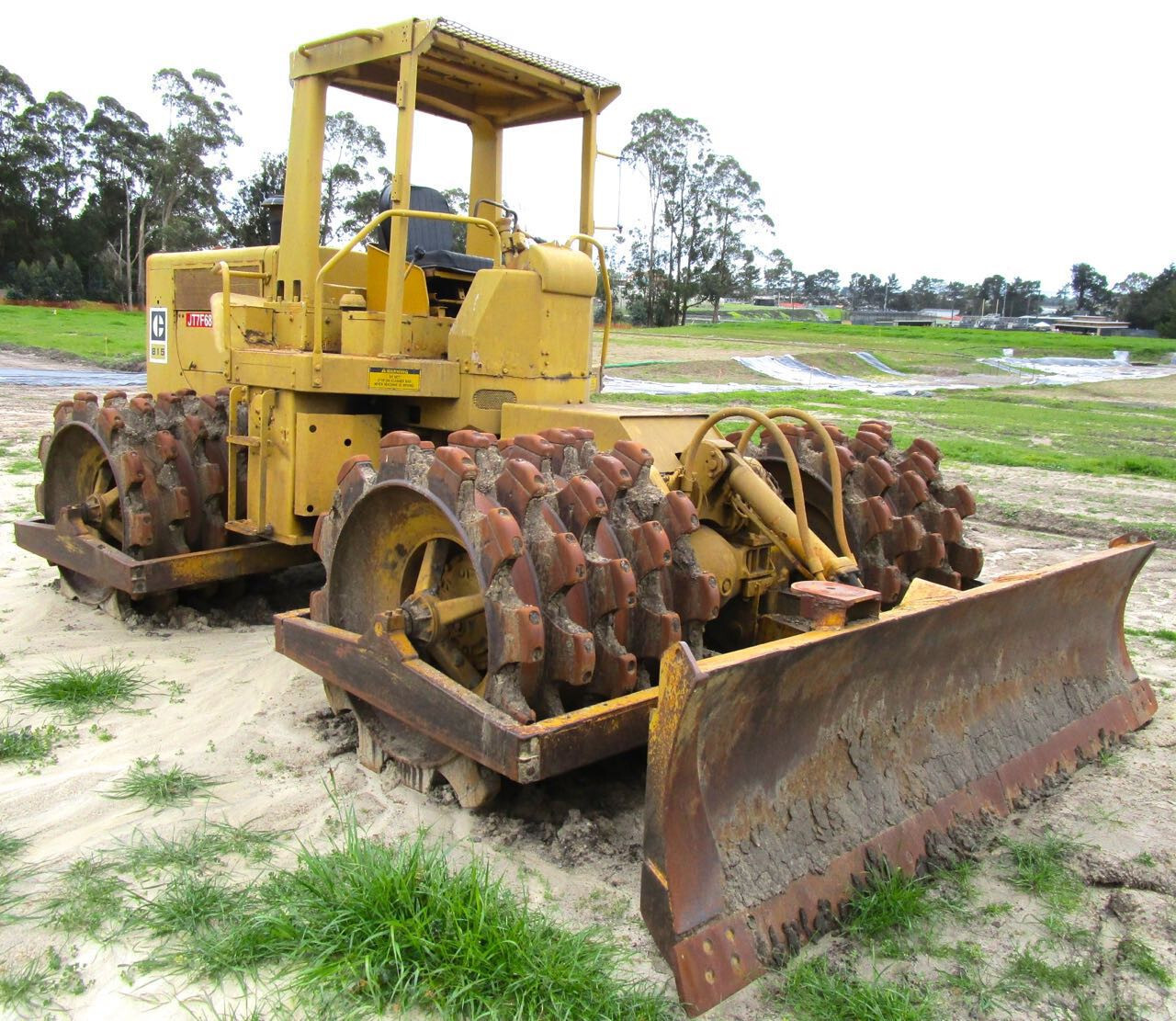 1978 CATERPILLAR 815 Compactor in San Diego, CA