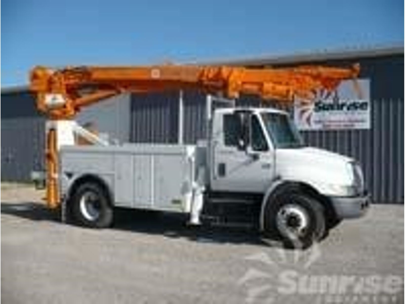 2004 INTERNATIONAL 4300 in Canton, OH
