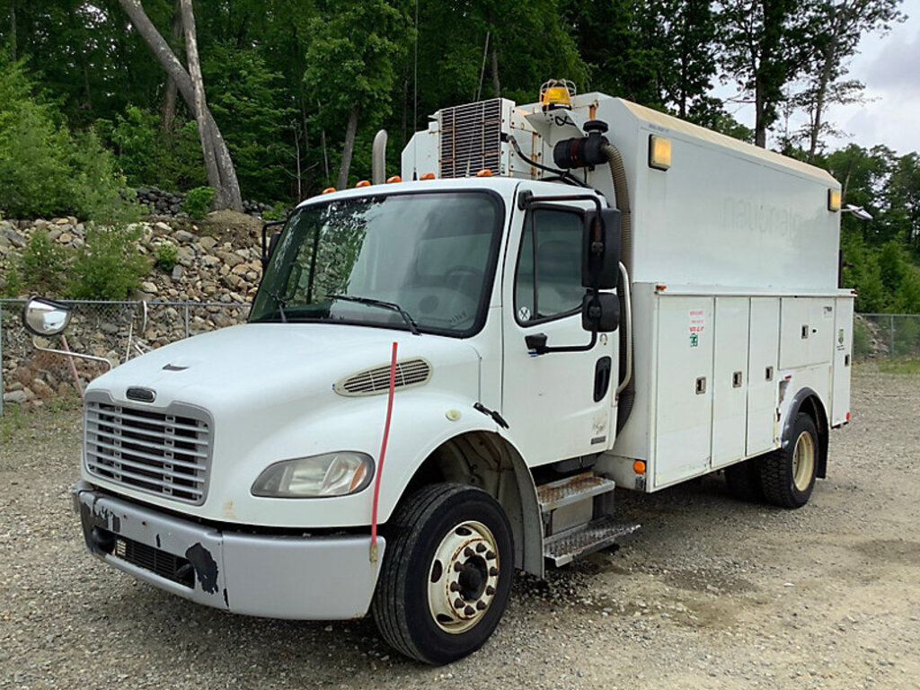 2010 FREIGHTLINER BUSINESS CLASS M2 in East Wareham, MA
