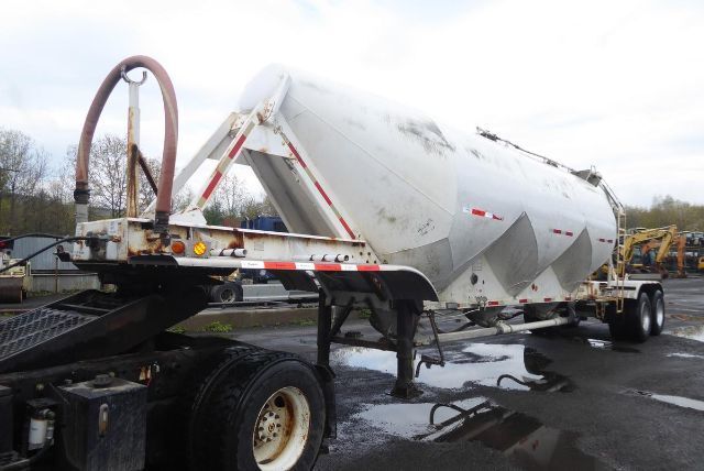 1974 FRUEHAUF TANKER in Sparrowbush, NY