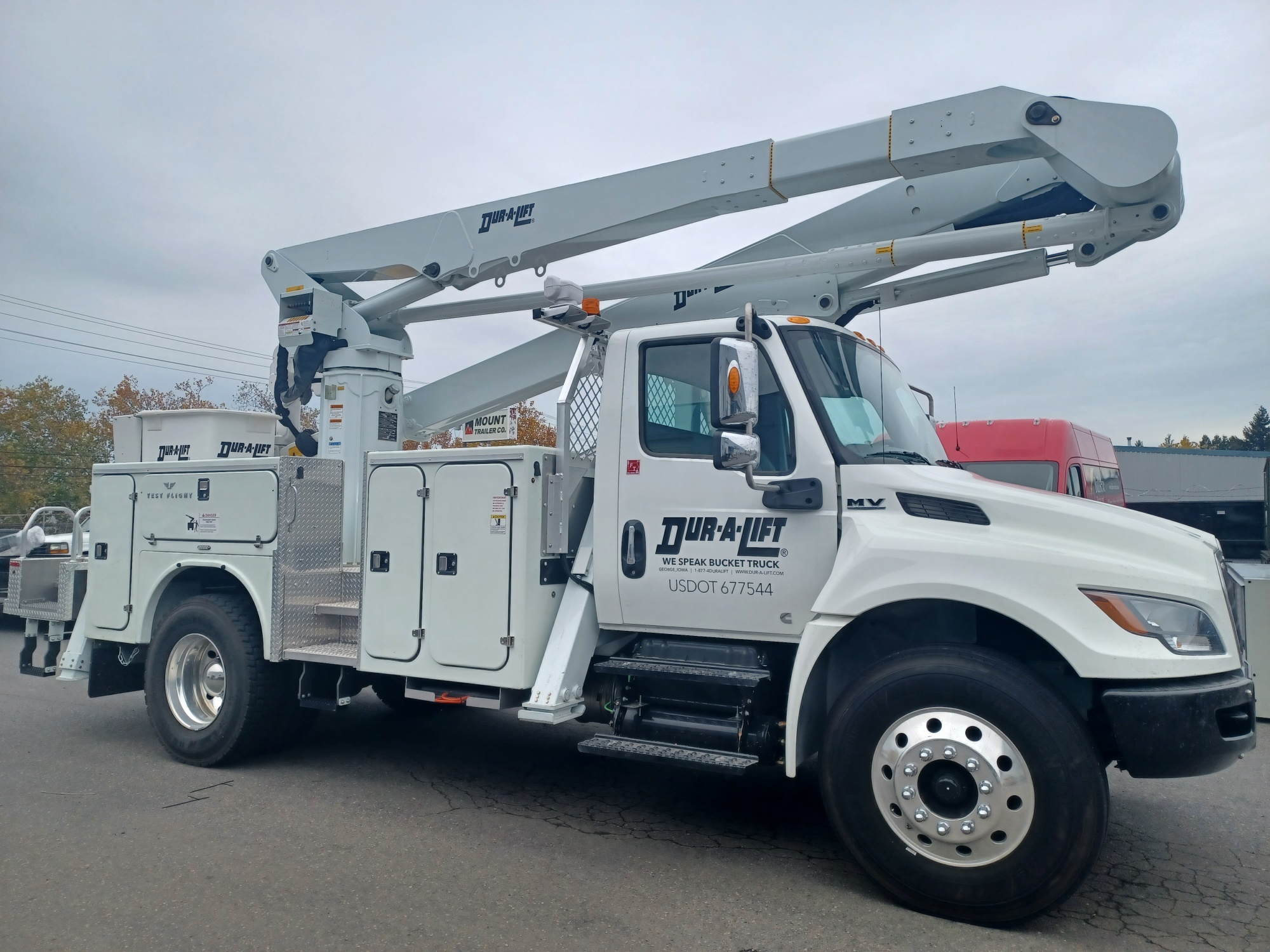 洋書 INTERNATIONAL TRUCKS Amazon.com: NewRay International 4200 White Box Truck