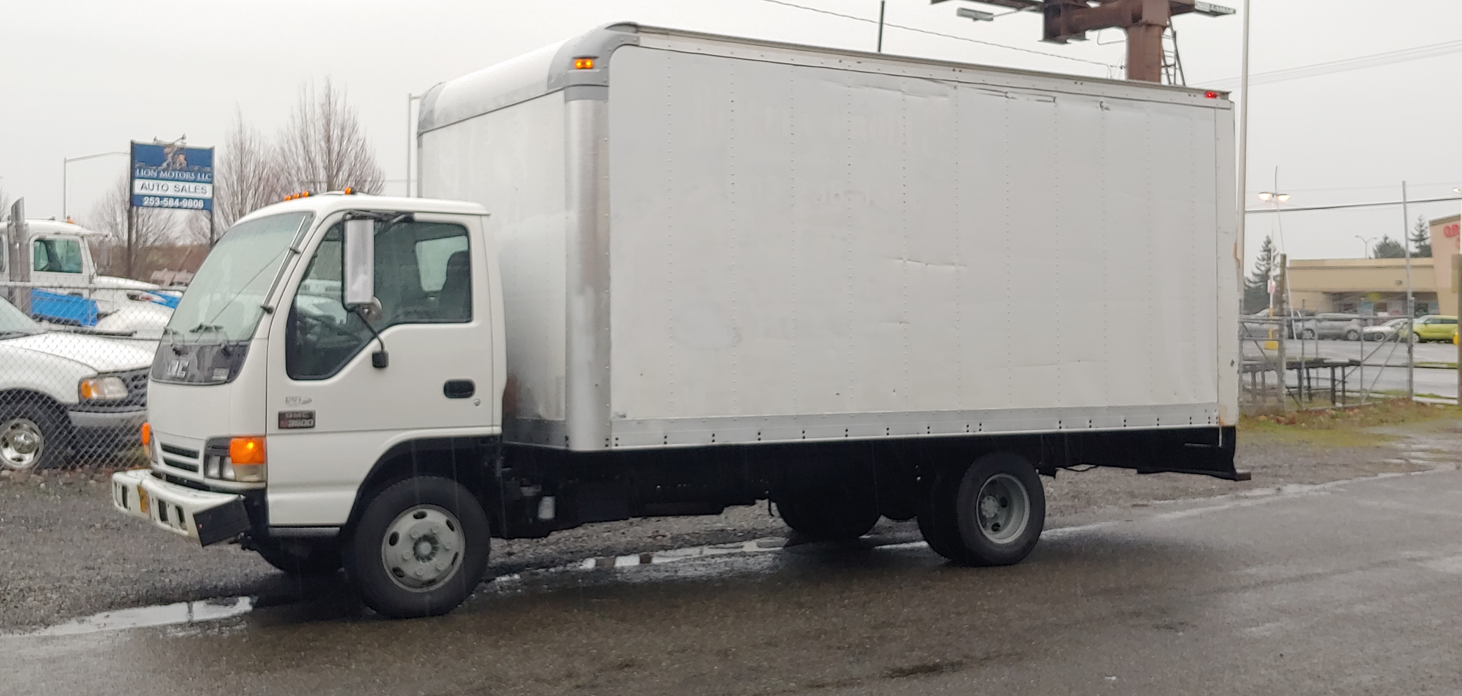 1999 ISUZU NPR in Lakewood, WA