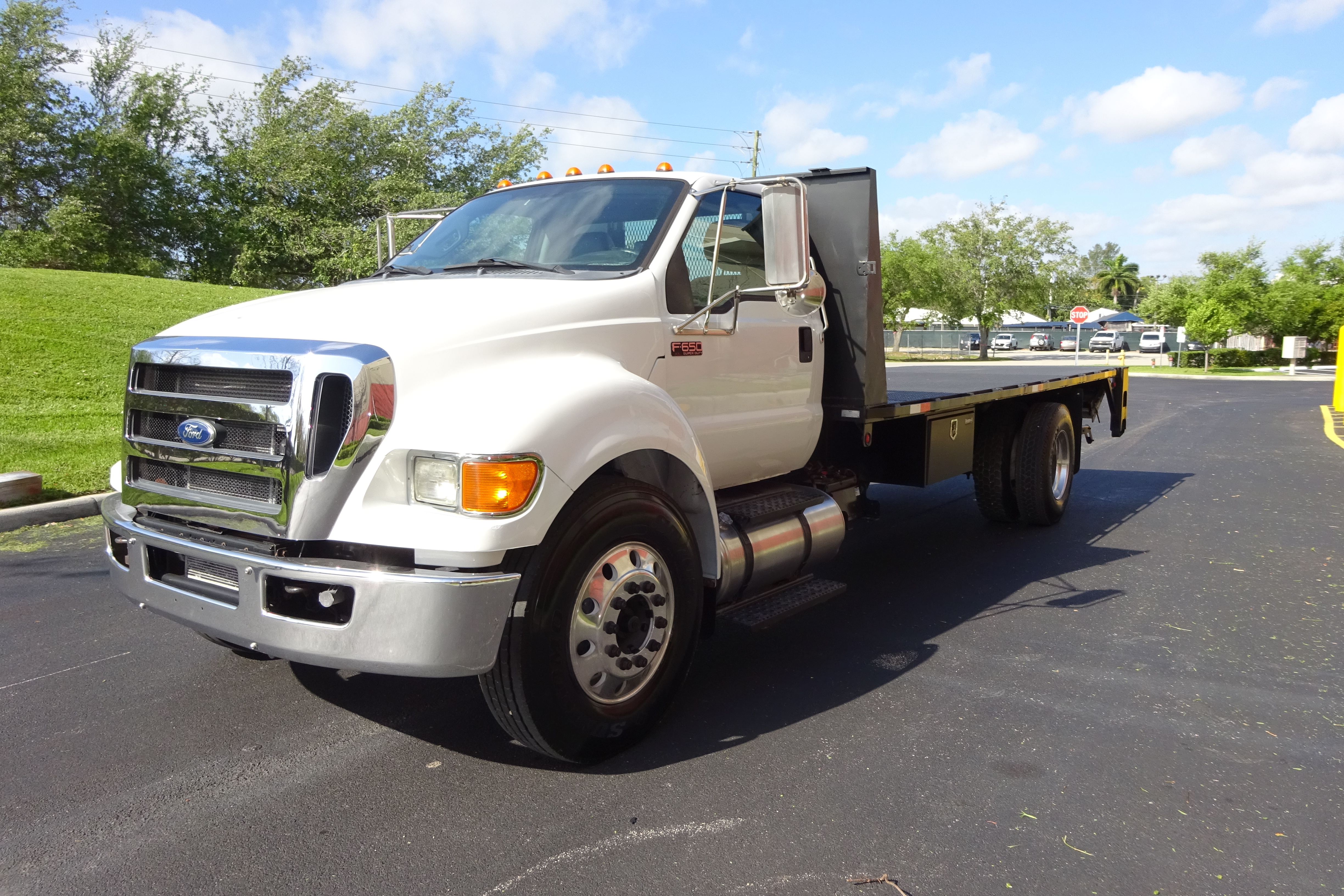 2015 FORD F650 in Miami, FL