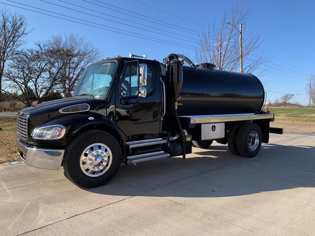 2014 FREIGHTLINER BUSINESS CLASS M2 106 in Parsons, KS