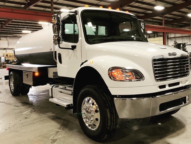 2010 FREIGHTLINER BUSINESS CLASS M2 106 in Parsons, KS