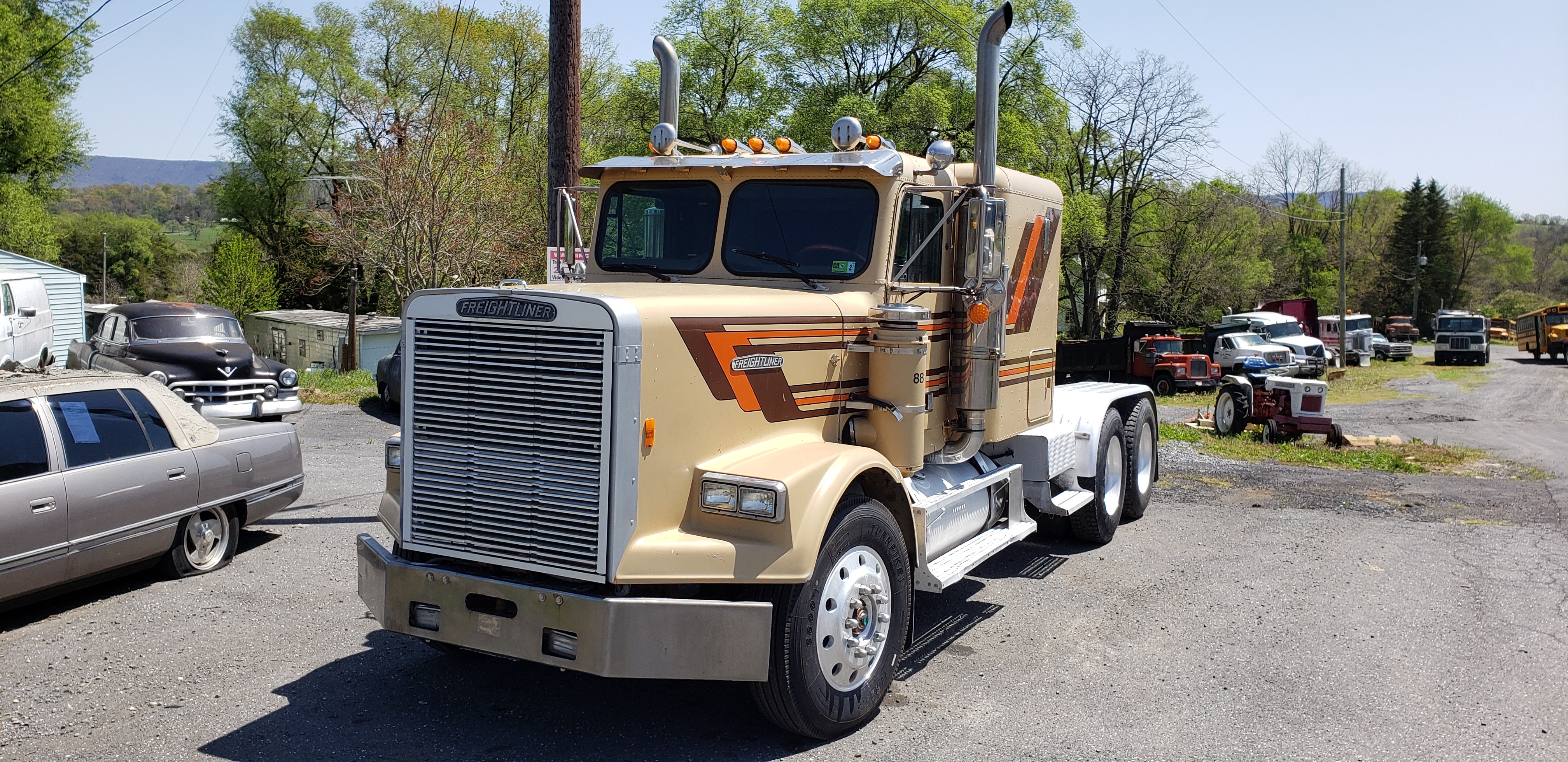 1988 FREIGHTLINER FLC112 in Harrisonburg, VA