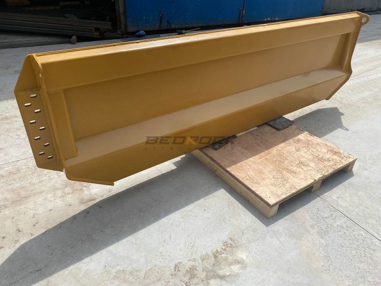 2022 CATERPILLAR BEDROCK 745 745C Tailgate 384-7353B and 526-7702B in Irvine, CA