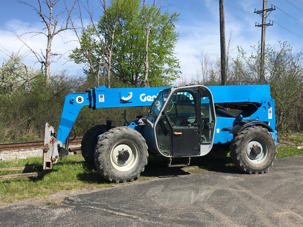 2015 GENIE GTH-844 in Rochester, NY