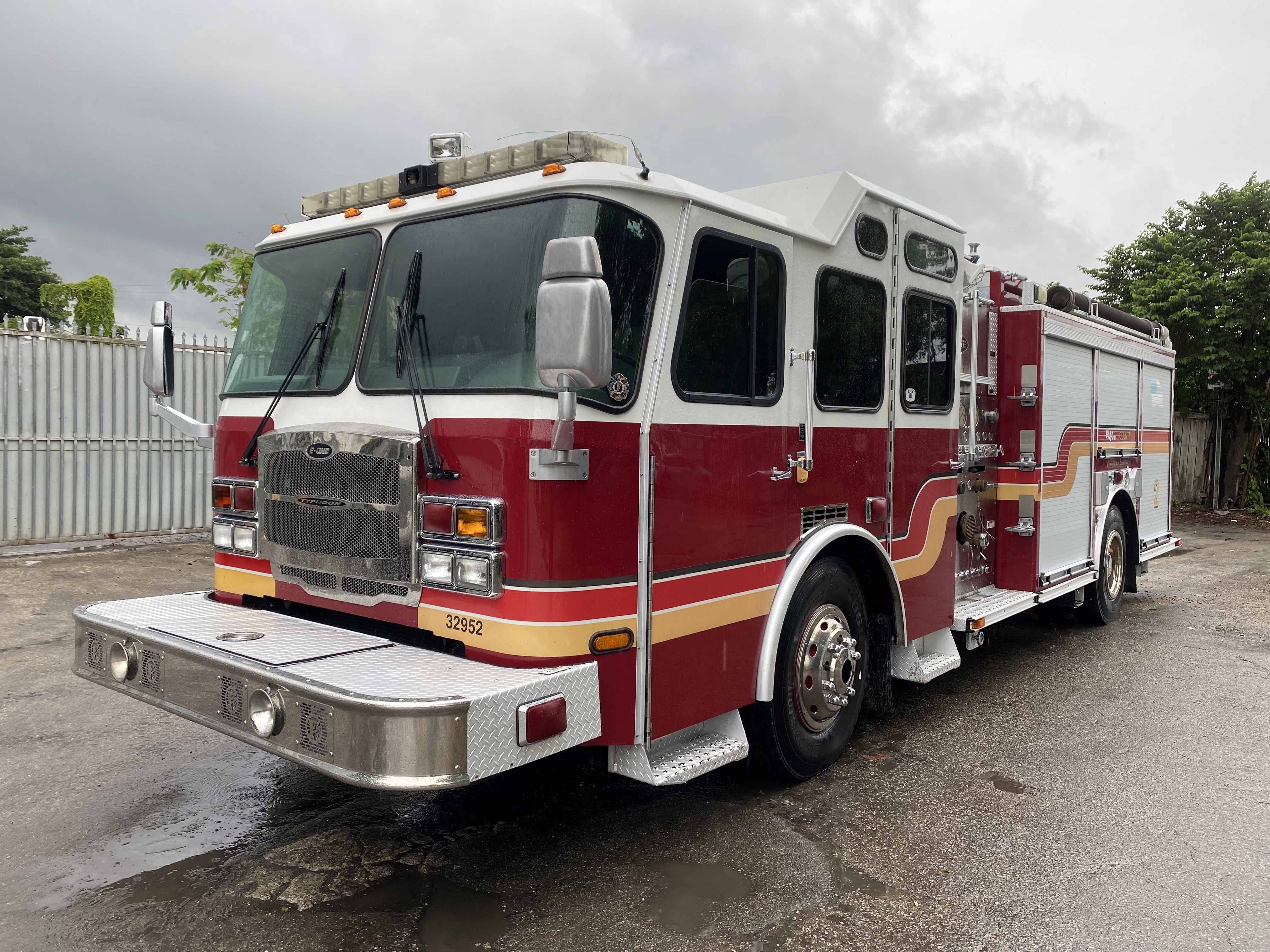 2007 EMERGENCY ONE FIRETRUCK in Miami, FL