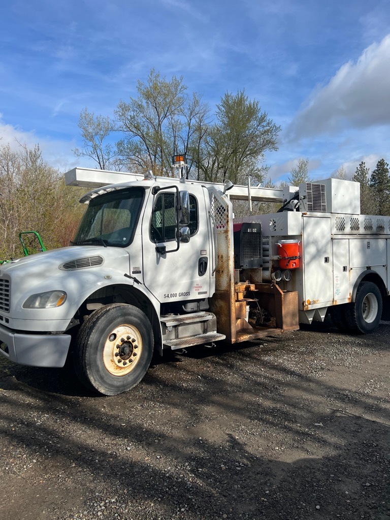 2005 FREIGHTLINER BUSINESS CLASS M2 106 in Yakima, WA