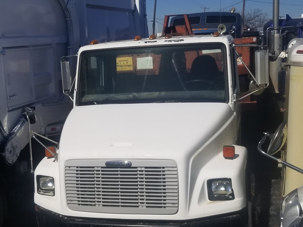 2002 FREIGHTLINER MEDIUM CONVENTIONAL in Dallas, TX