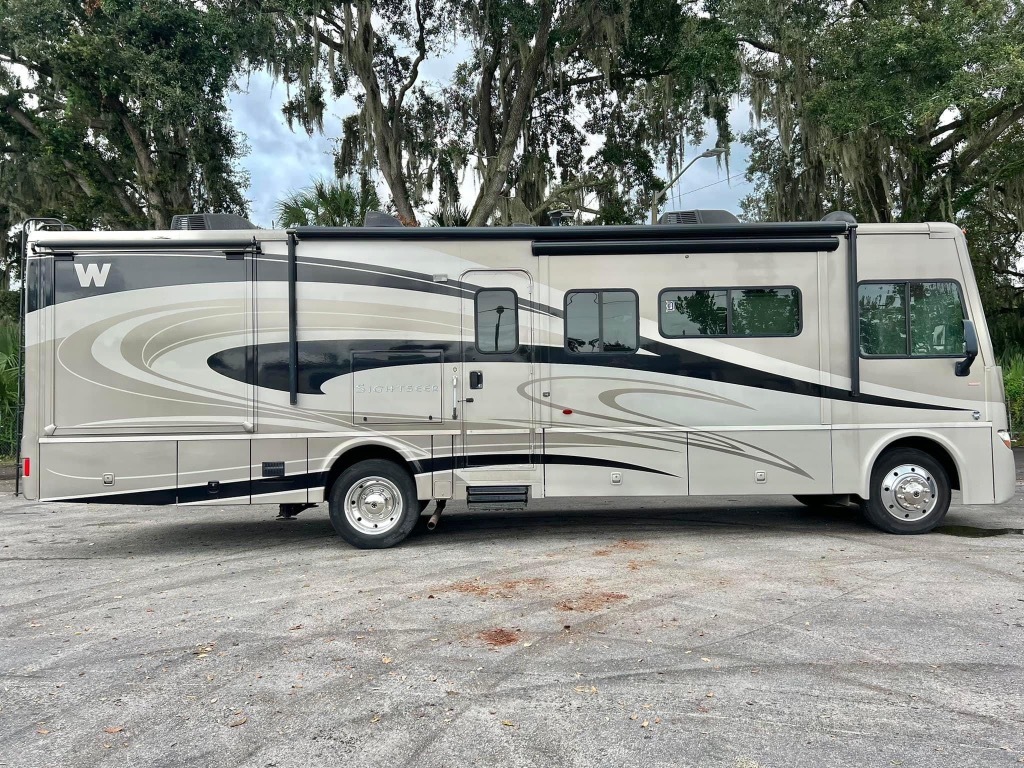 2014 Winnebago 33C in lakeland FL