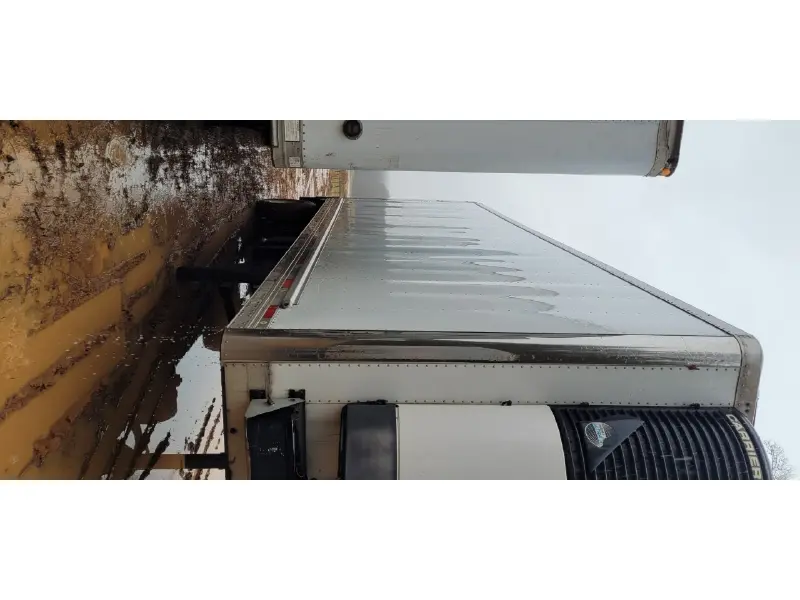 2011 UTILITY 28 FOOT WITH LIFTGATE