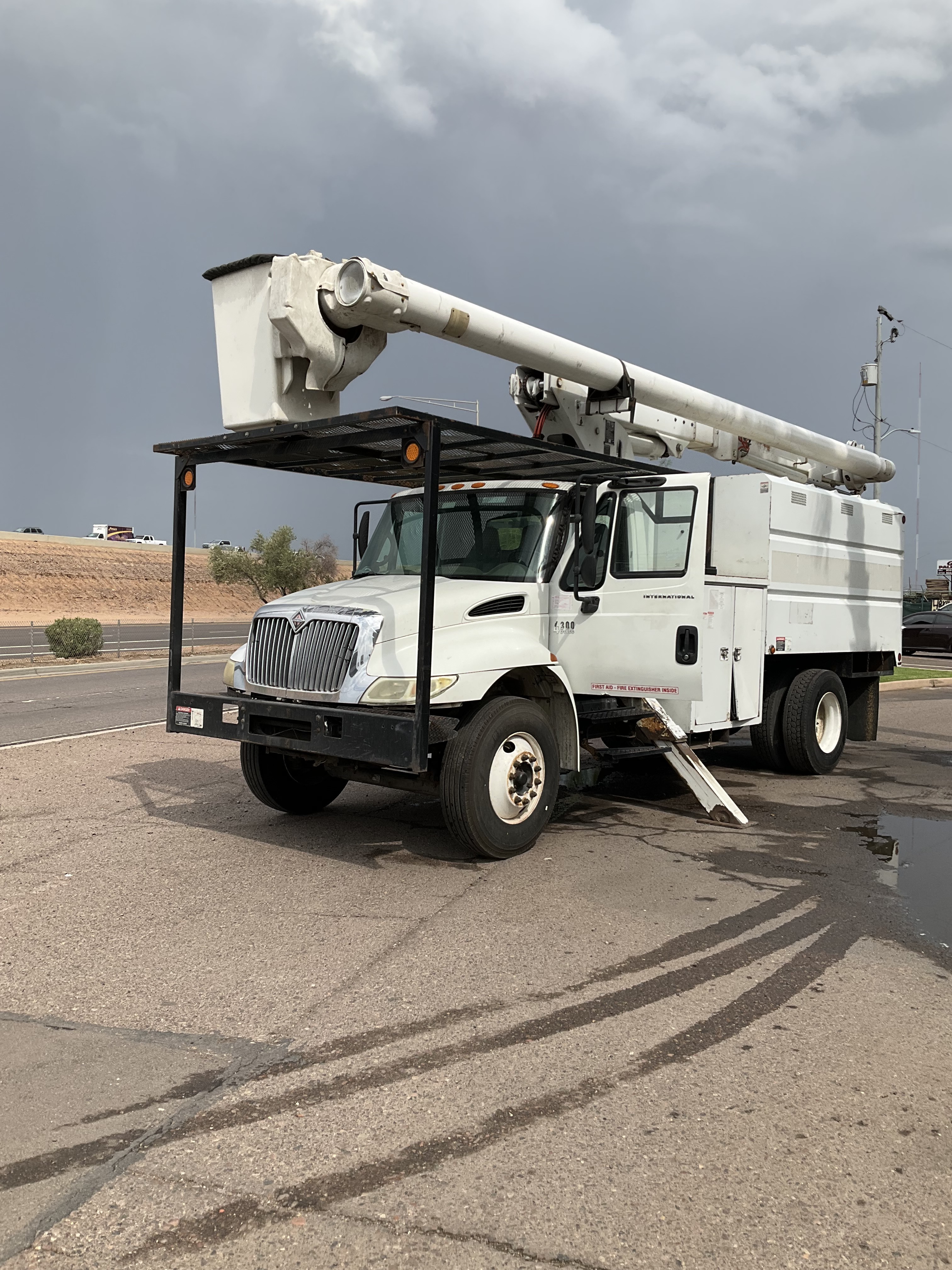 2006 INTERNATIONAL 4300 DT466 in Phoenix, AZ