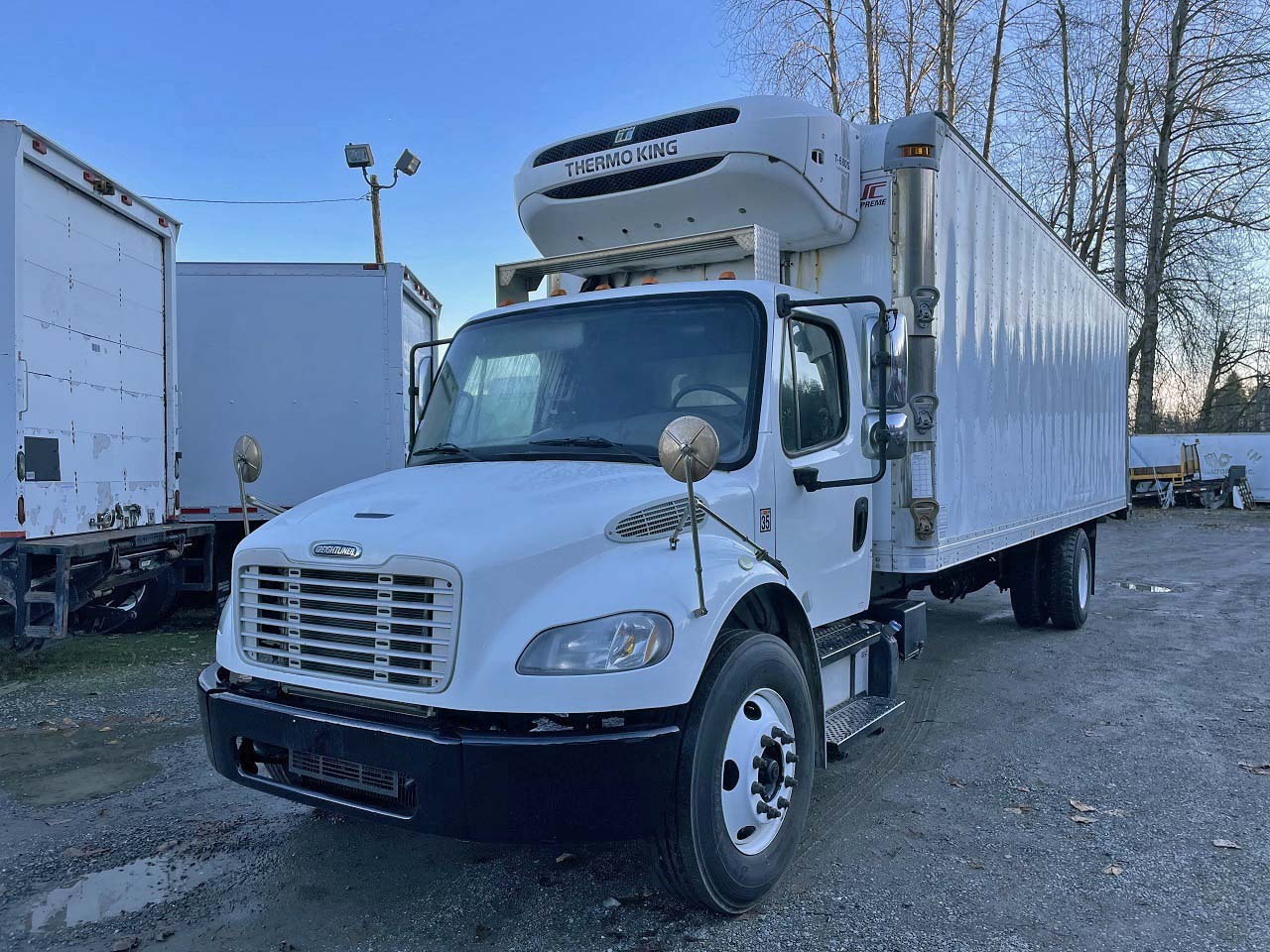 2014 FREIGHTLINER BUSINESS CLASS M2 106 in Pacific, WA