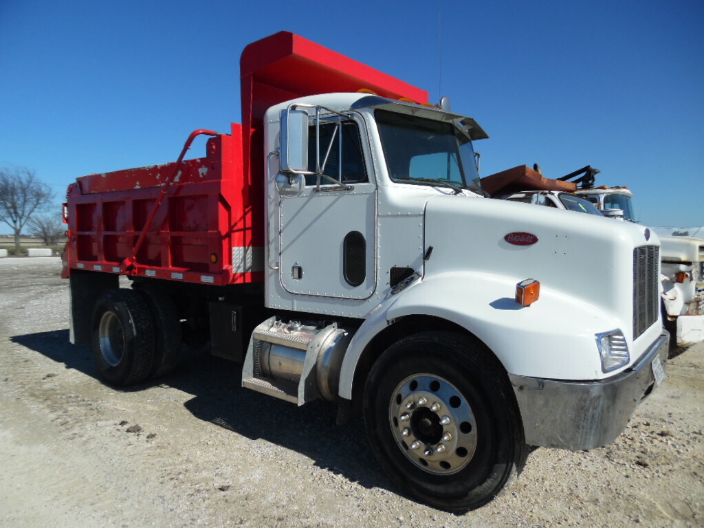 2004 PETERBILT 330 in East Wareham, MA