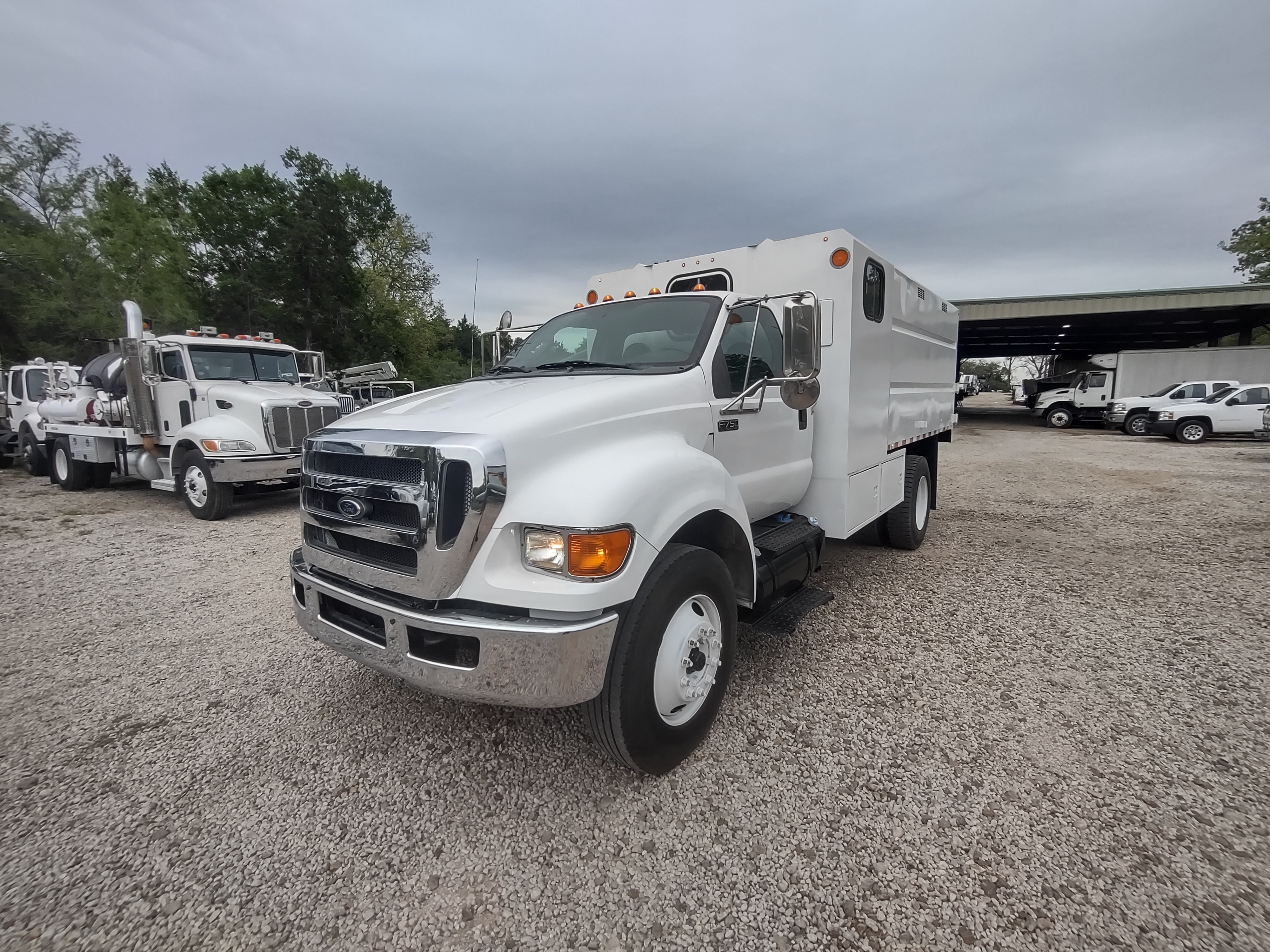 2012 FORD F750 in Bellville, TX