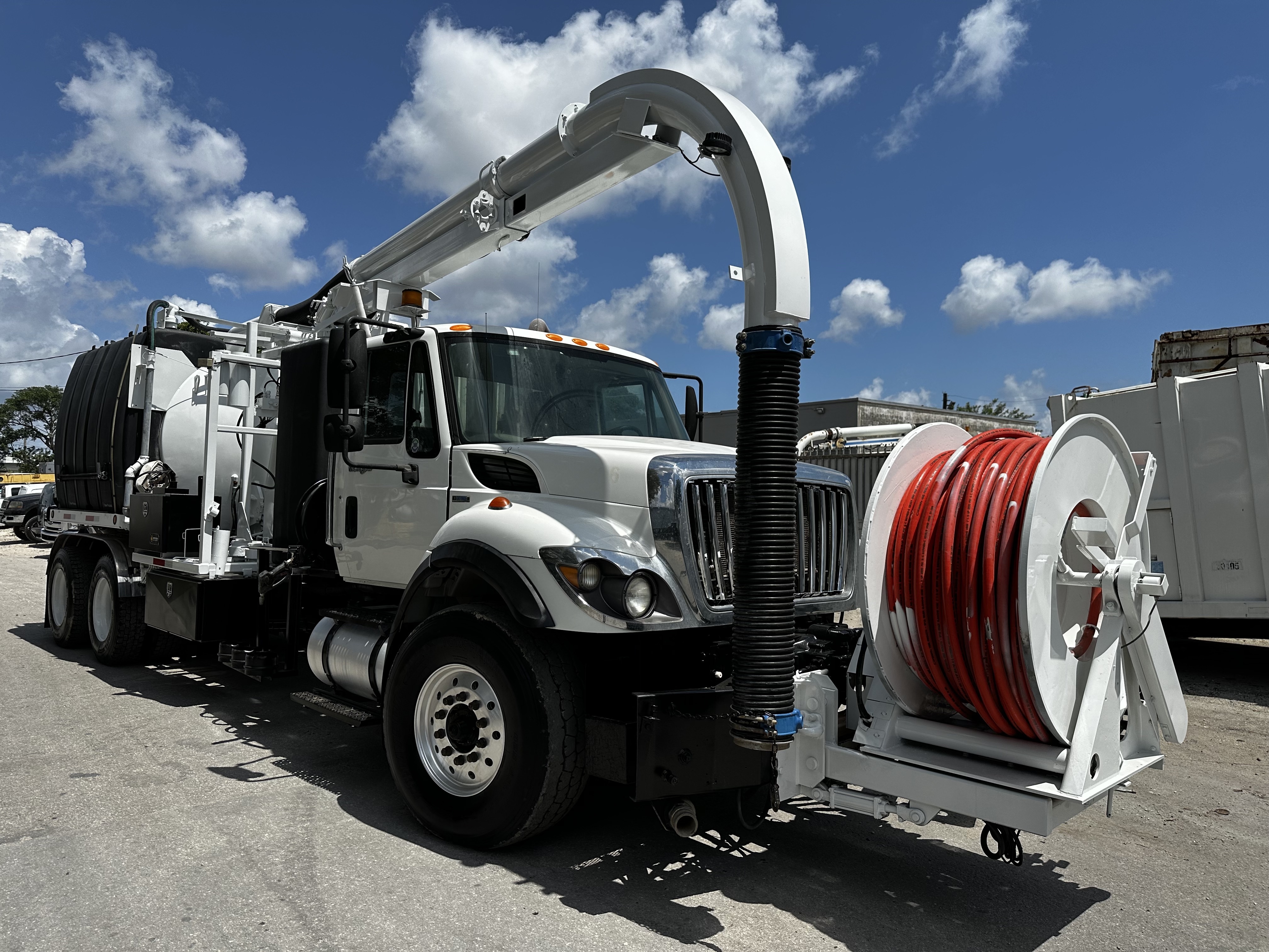 2009 INTERNATIONAL 7500 in Miami, FL