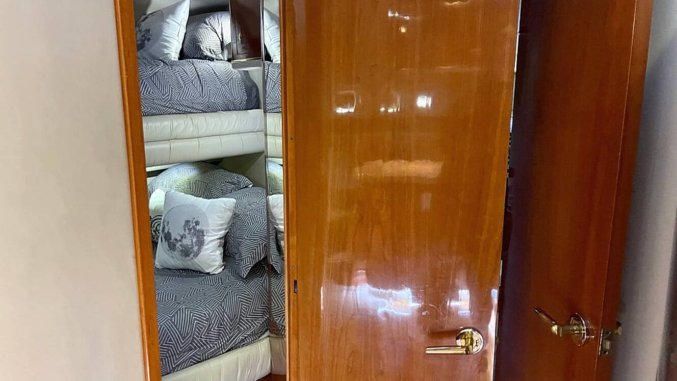 A photo of this 1997 Sea Ray 500 SUNDANCER