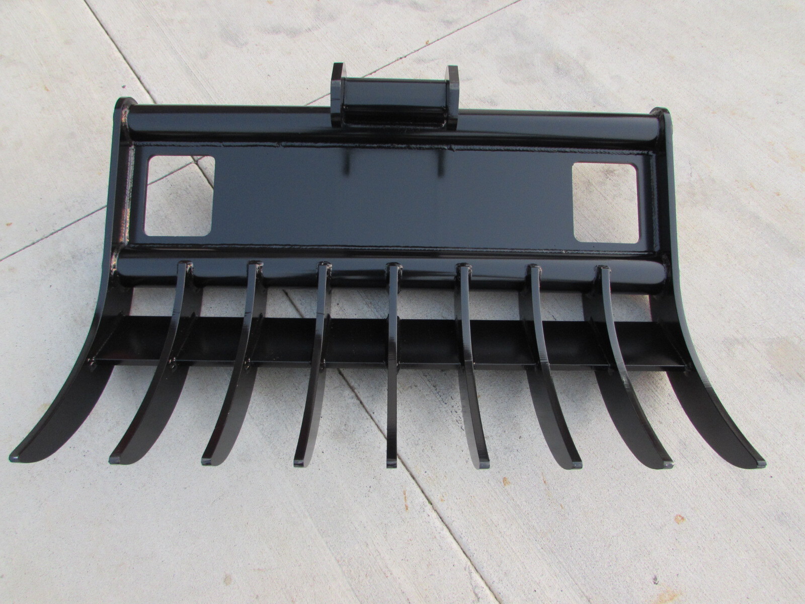 ATTACHMENTS PLUS 48" HEAVY DUTY BOBCAT ROOT RAKE in Scottdale, PA