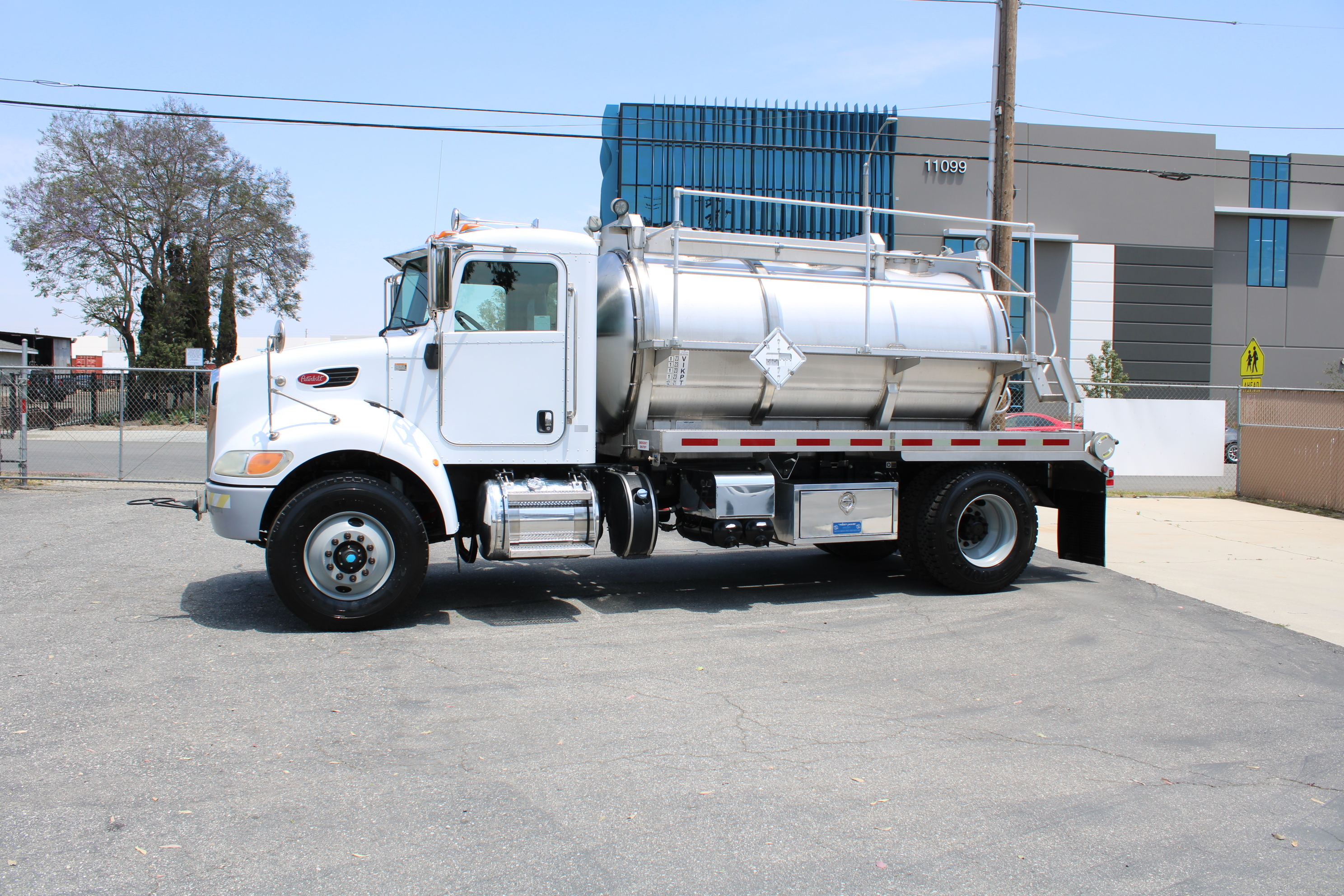 2014 PETERBILT 348 Stainless Steel 1600 Gallon Vacuum Tank Truck in Fontana, CA