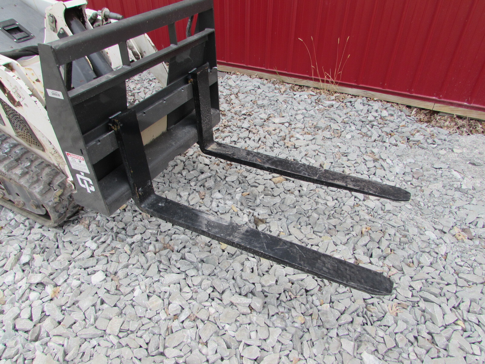 IRONCRAFT CID 42" BOBCAT MT PALLET FORKS in Scottdale, PA
