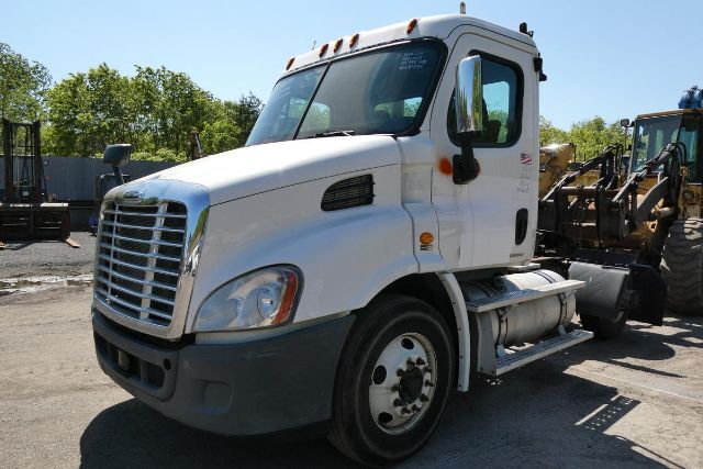 2011 FREIGHTLINER CASCADIA 113 in Sparrowbush, NY