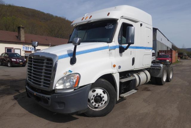 2013 FREIGHTLINER CASCADIA 125 in Sparrowbush, NY