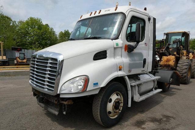 2011 Freightliner CASCADIA 113 in Sparrowbush, NY
