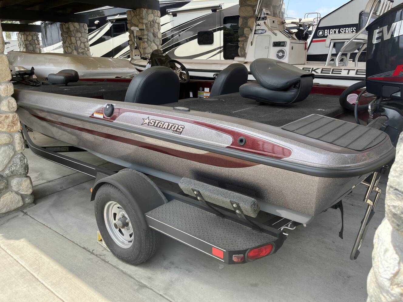 A photo of this 2016 Stratos 186 VLO