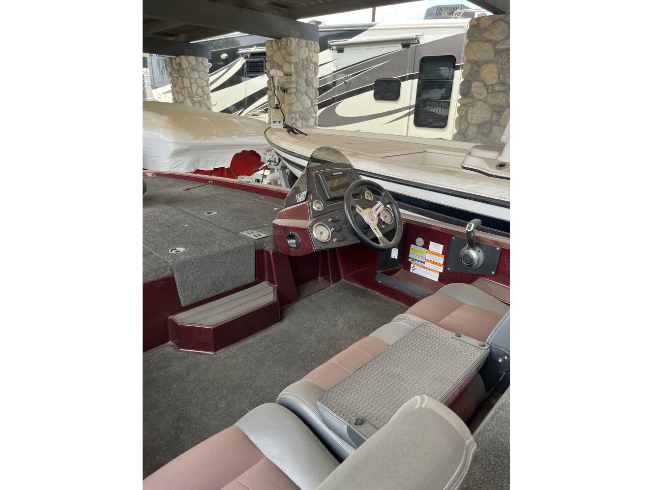 A photo of this 2016 Stratos 186 VLO