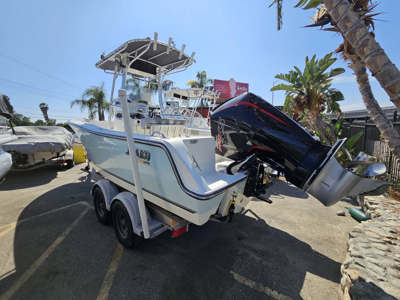 A photo of this 2019 Mako 214