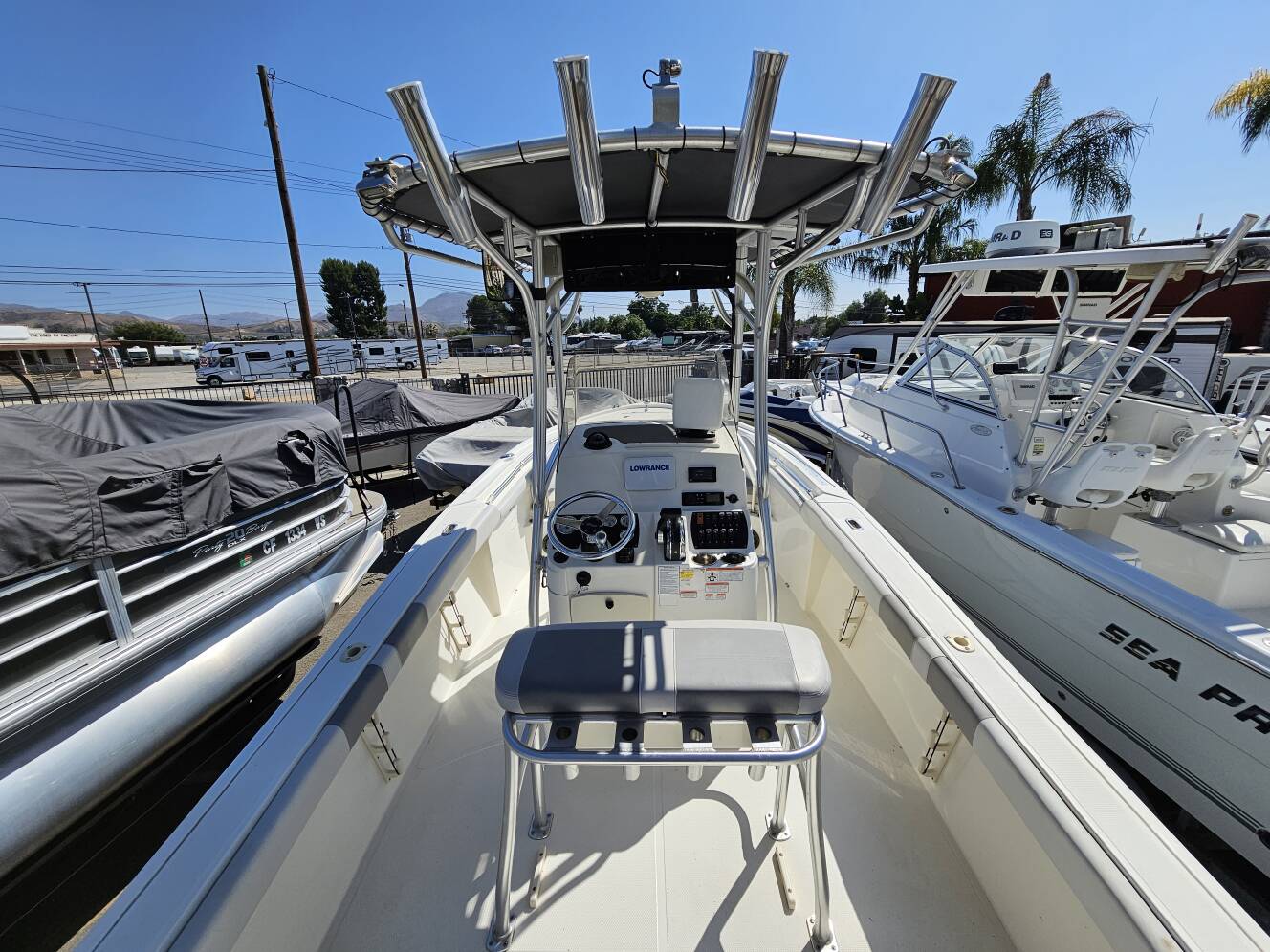 A photo of this 2019 Mako 214
