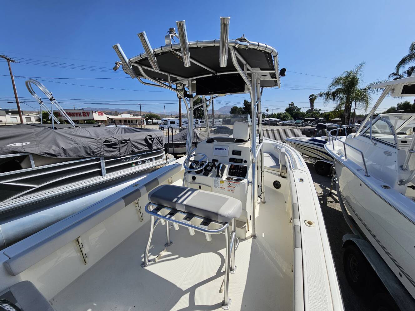 A photo of this 2019 Mako 214
