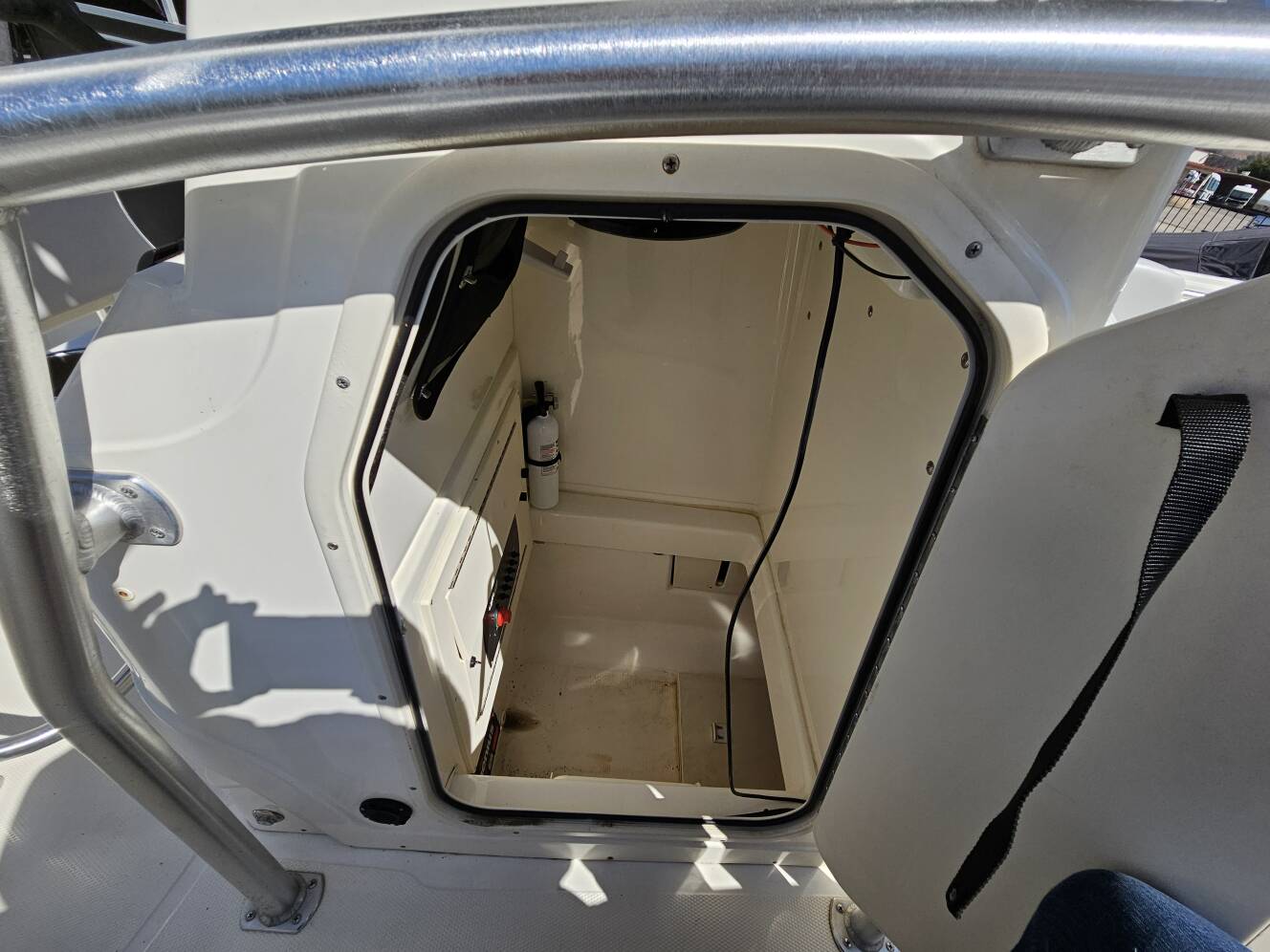 A photo of this 2019 Mako 214