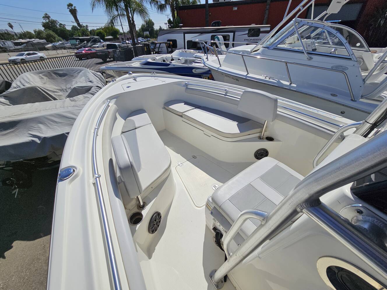 A photo of this 2019 Mako 214