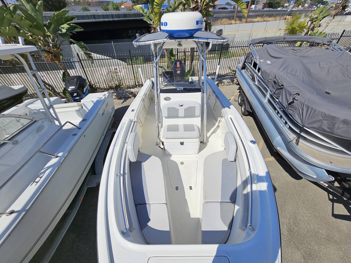 A photo of this 2019 Mako 214