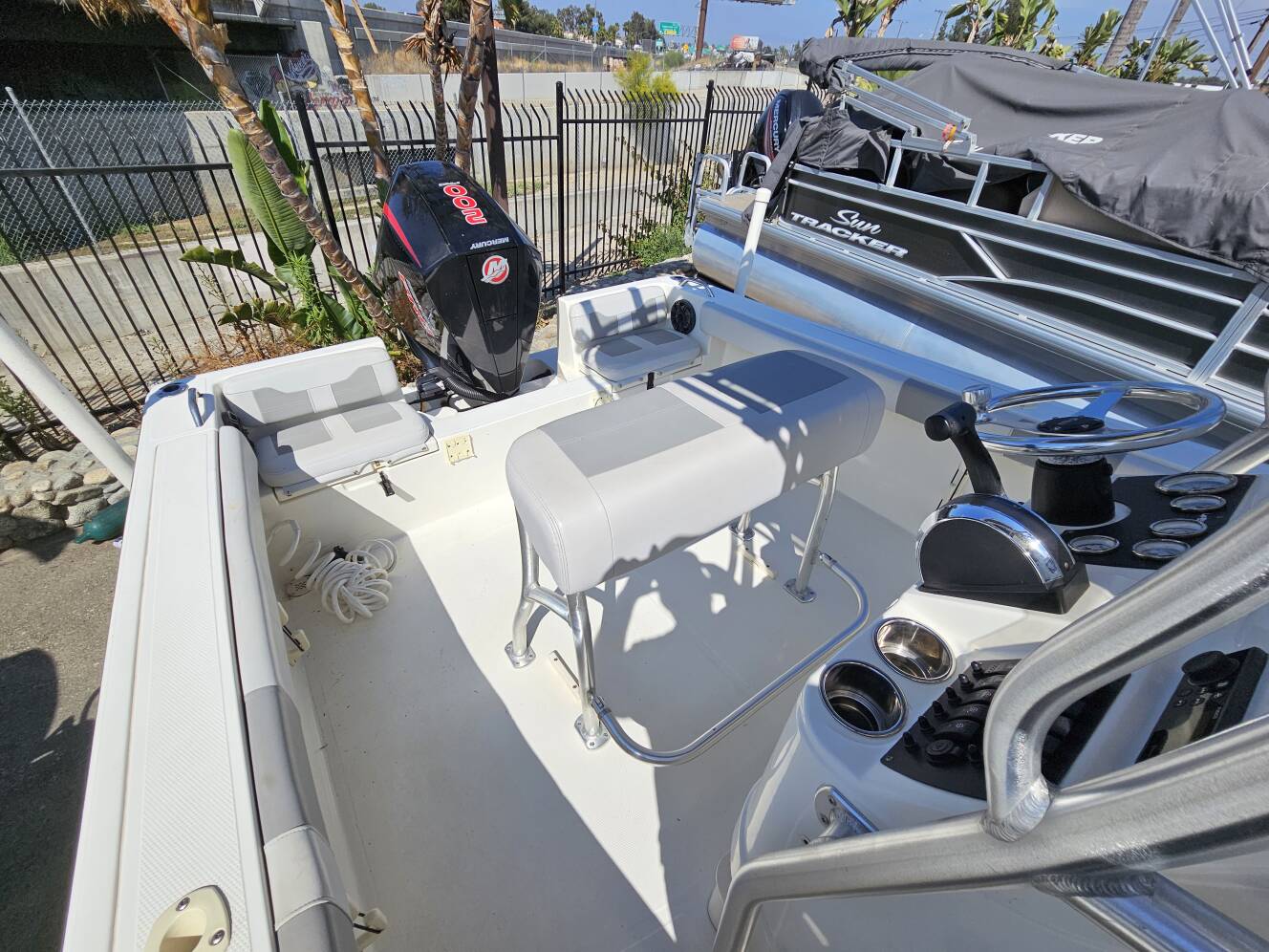 A photo of this 2019 Mako 214