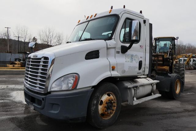 2010 FREIGHTLINER CASCADIA 113 in Sparrowbush, NY