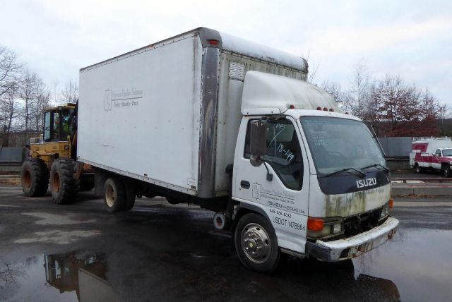 1999 ISUZU NPR in Sparrowbush, NY