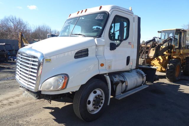 2013 FREIGHTLINER CASCADIA 113 in Sparrowbush, NY