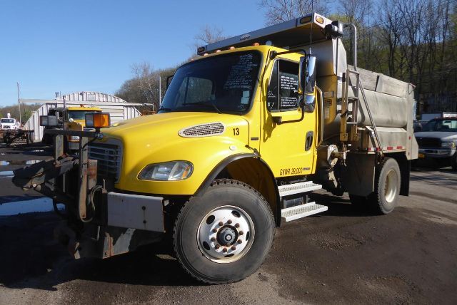 2003 FREIGHTLINER BUSINESS CLASS M2 106 in Sparrow Bush, NY