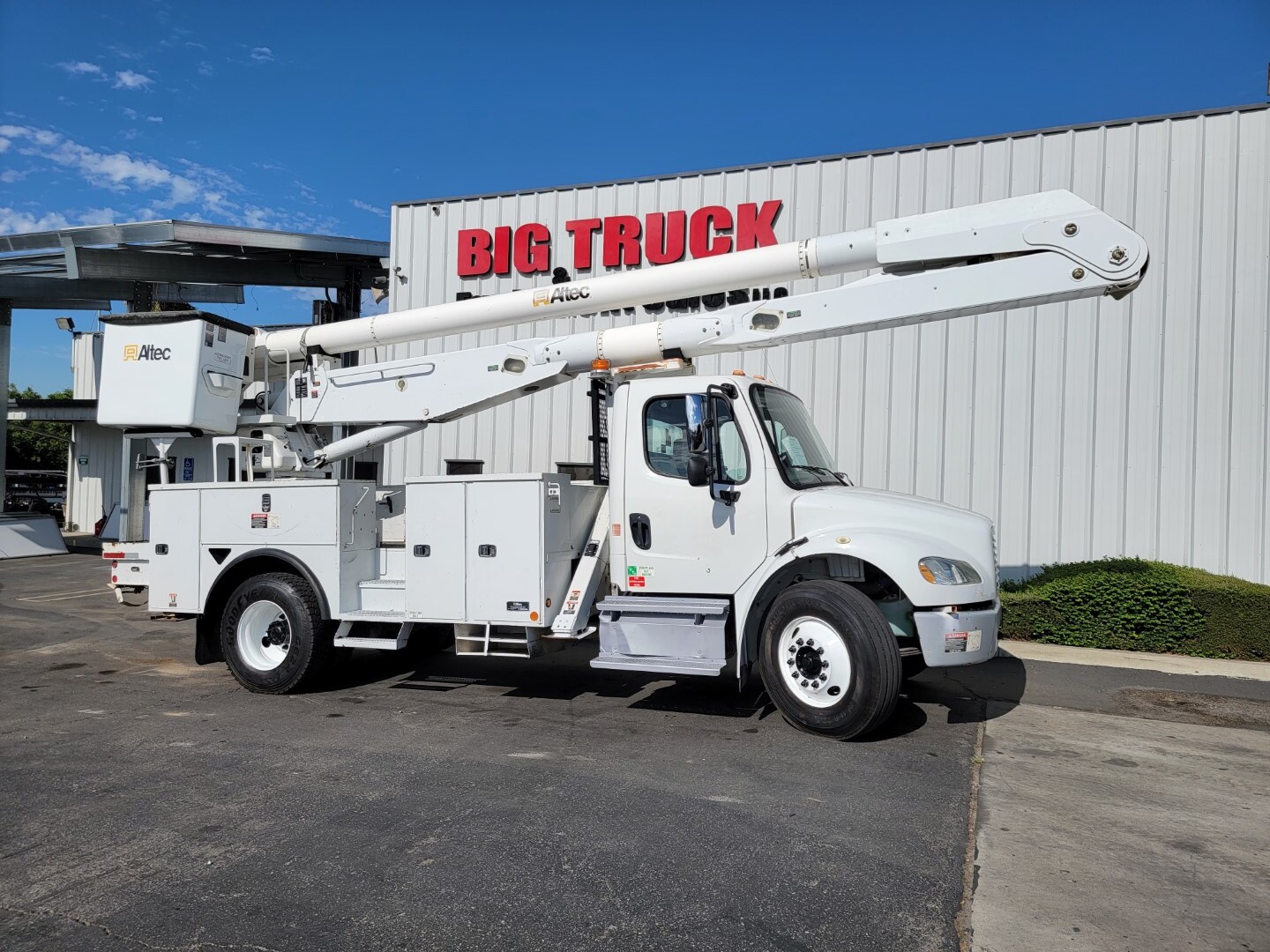 2013 FREIGHTLINER BUSINESS CLASS M2 106 in Fontana, CA