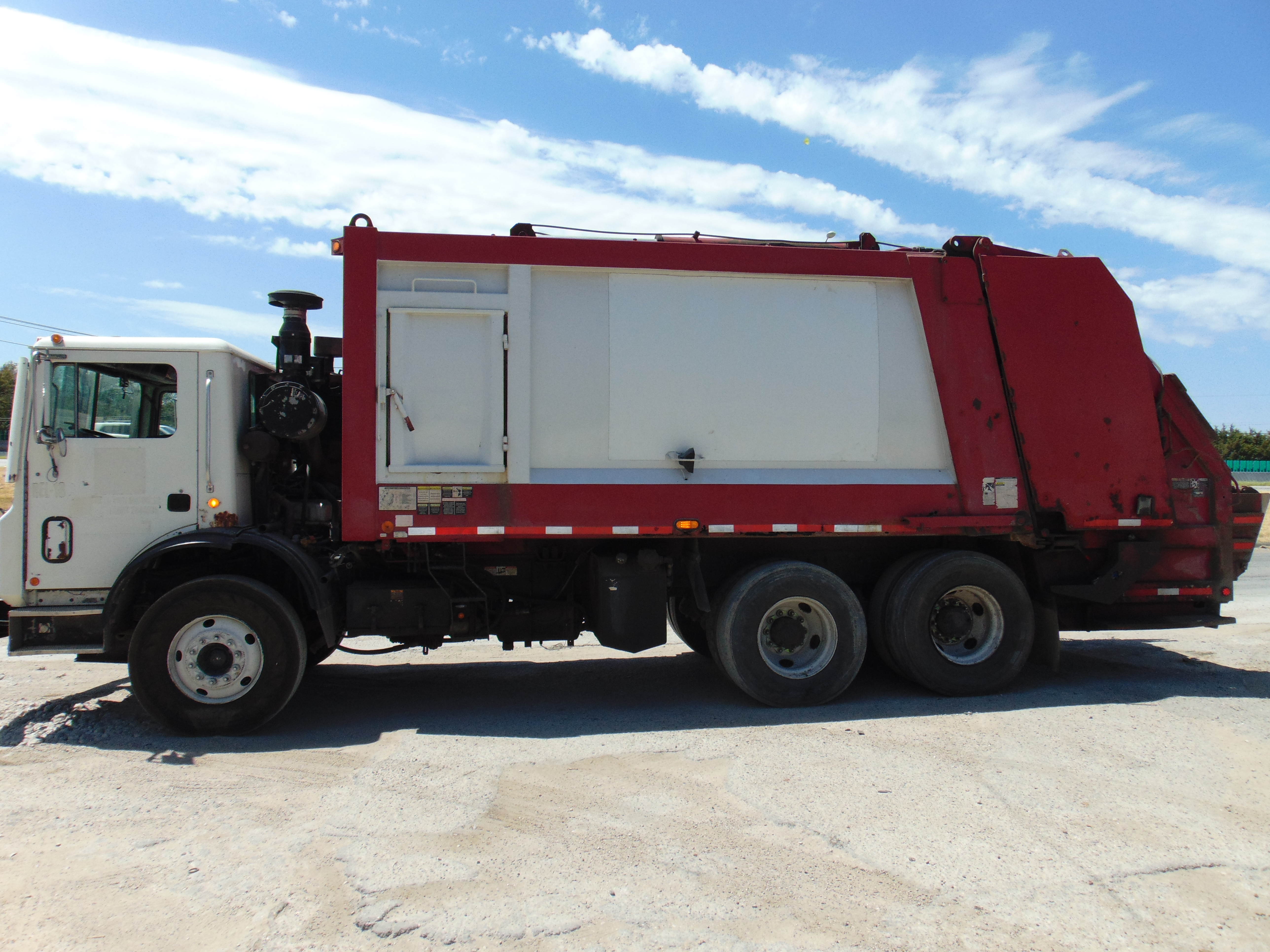 2011 MACK 600 in Dallas, TX