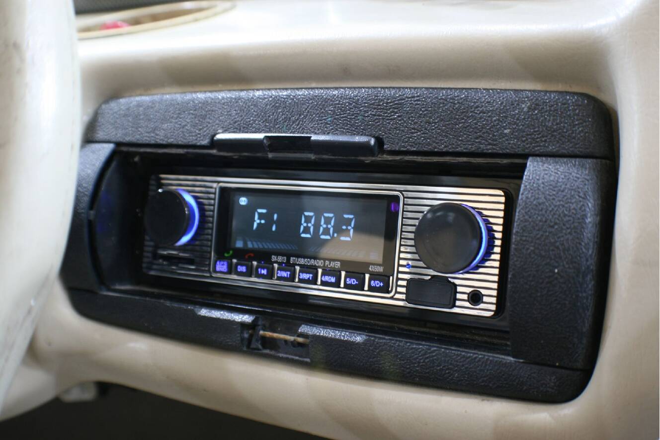 A photo of this 2000 Supra SANTERA